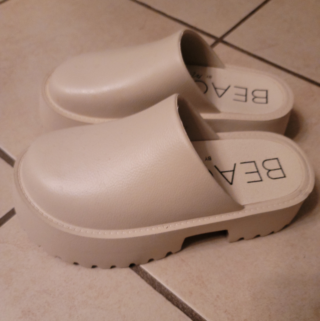 Brand New Size 7 Clogs